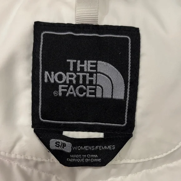 The North Face Women's White Quilted Puffer Vest - Picture 2 of 13